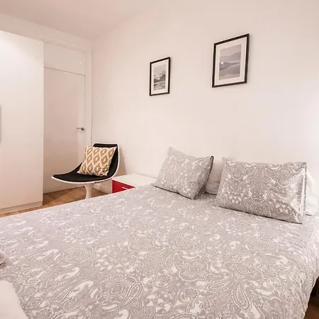 Spacious Old Town Apartament *